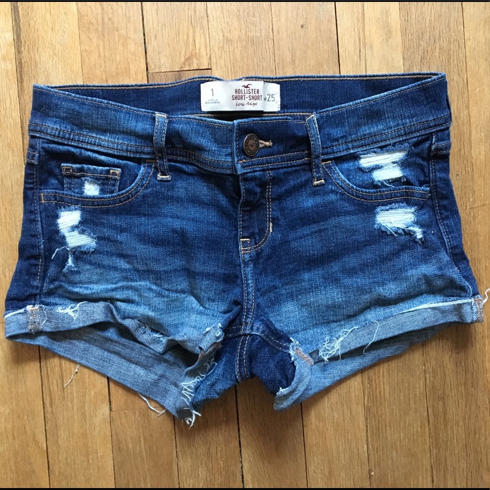 NWOT Hollister Jean Short Distressed